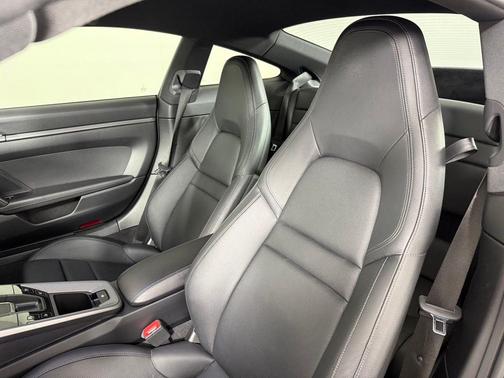 2021 Porsche 911 Carrera