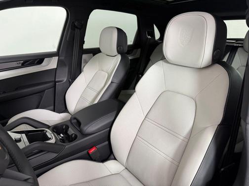 Chalk 2026 Porsche Cayenne Base