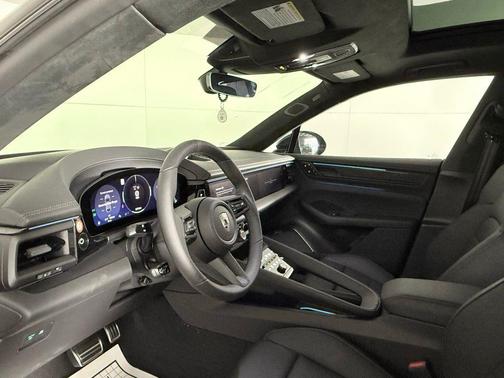 2025 Porsche Macan Electric Base