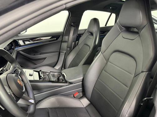Volcano Grey Metallic 2026 Porsche Panamera 4