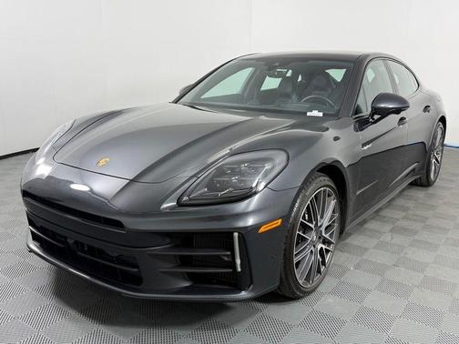 Volcano Grey Metallic 2026 Porsche Panamera 4
