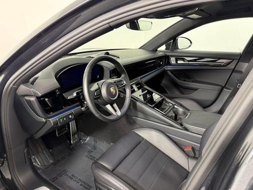 Volcano Grey Metallic 2026 Porsche Panamera 4