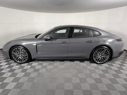 2025 Porsche Panamera E-Hybrid 4