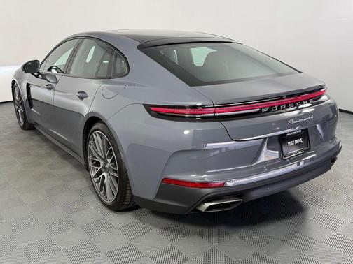 2025 Porsche Panamera E-Hybrid 4