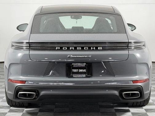2025 Porsche Panamera E-Hybrid 4