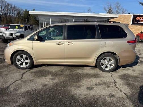 2013 Toyota Sienna LE