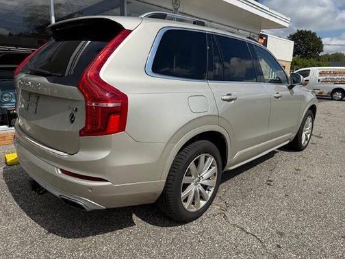 2016 Volvo XC90 T6 Momentum