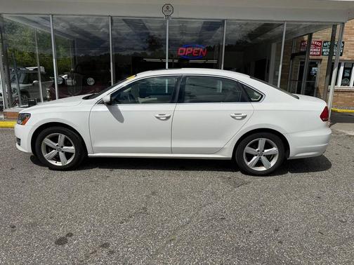 2013 Volkswagen Passat 2.5 SE