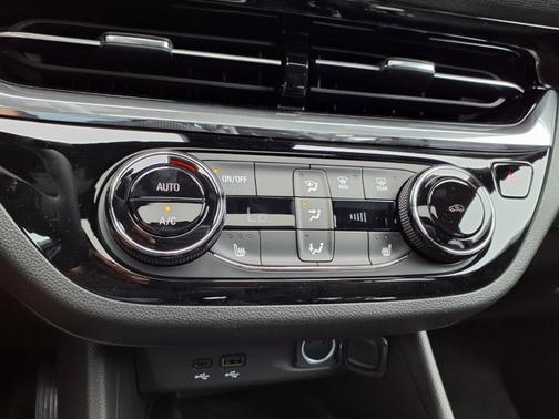 Summit White 2026 Buick Envista Sport Touring