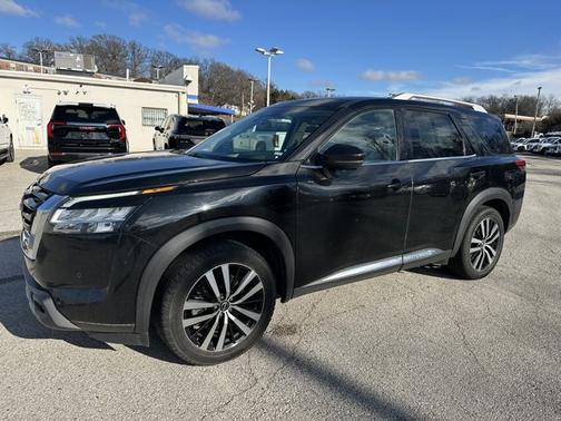 2023 Nissan Pathfinder Platinum