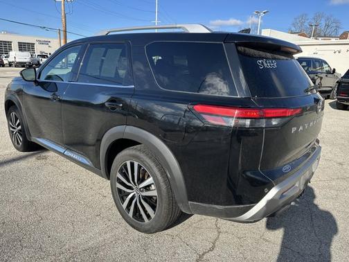 2023 Nissan Pathfinder Platinum