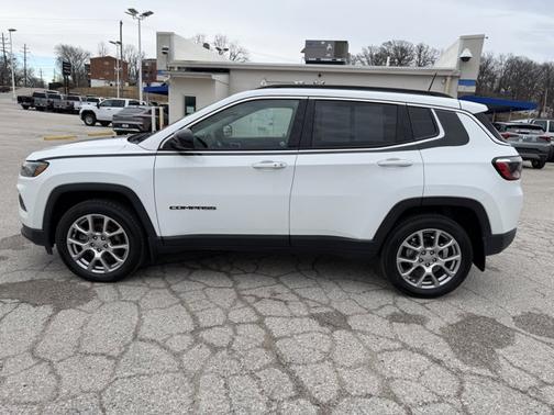 2022 Jeep Compass Latitude Lux