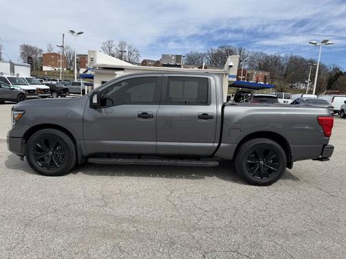 2023 Nissan Titan SV