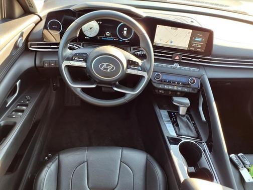 2022 Hyundai ELANTRA Limited