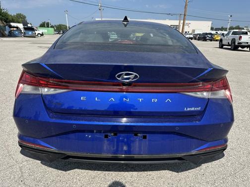 2022 Hyundai ELANTRA Limited