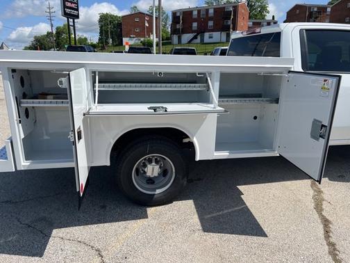 2025 GMC Sierra 3500 Pro