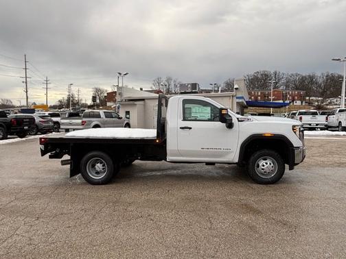 2025 GMC Sierra 3500 Pro