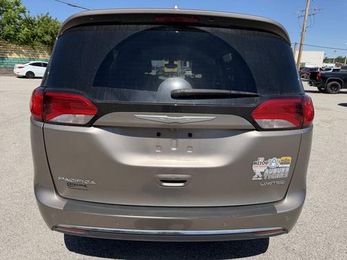 Molten Silver 2017 Chrysler Pacifica Limited
