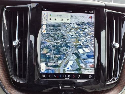 2022 Volvo XC60 Momentum