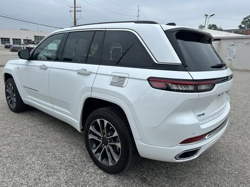 2022 Jeep Grand Cherokee 4xe Overland