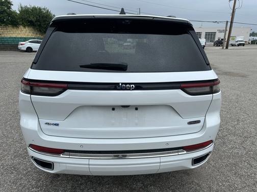 2022 Jeep Grand Cherokee 4xe Overland