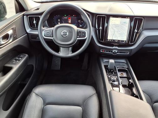 2024 Volvo XC60 Core Dark Theme