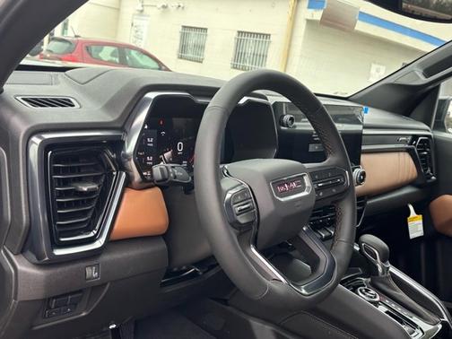 2025 GMC Canyon 4WD AT4