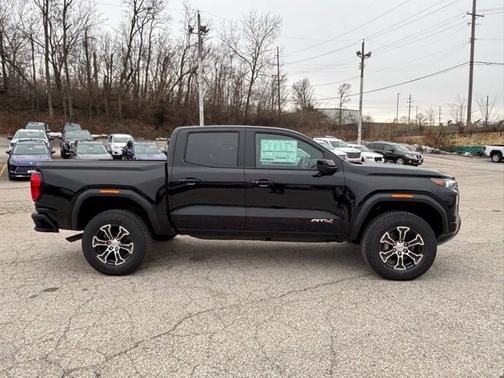 2025 GMC Canyon 4WD AT4
