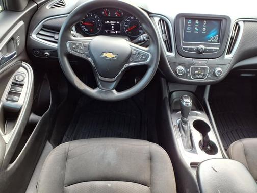 Silver Ice Metallic 2018 Chevrolet Malibu 1LS