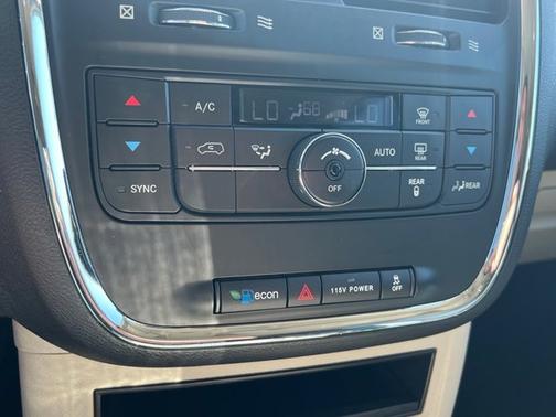 2016 Chrysler Town & Country Touring