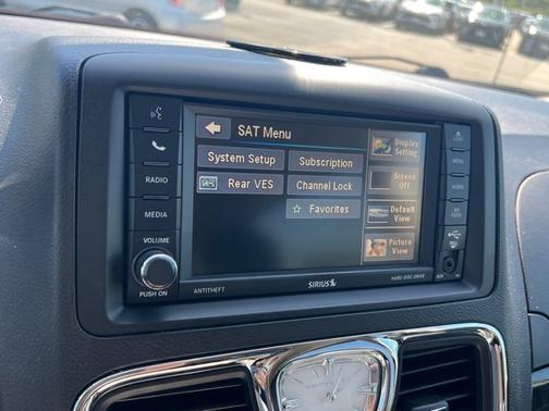 2016 Chrysler Town & Country Touring