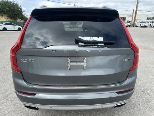 2017 Volvo XC90 T6 Momentum