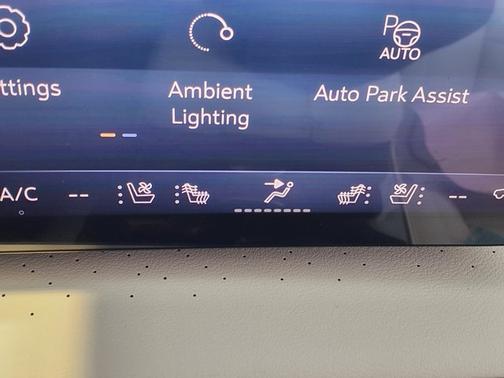 Iridescent White Tricoat 2026 Buick Enclave Avenir