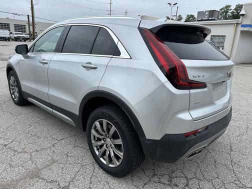 2022 Cadillac XT4 AWD Premium Luxury