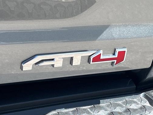 2025 GMC Canyon 4WD AT4