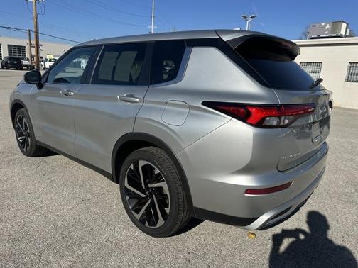 2023 Mitsubishi Outlander PHEV SE
