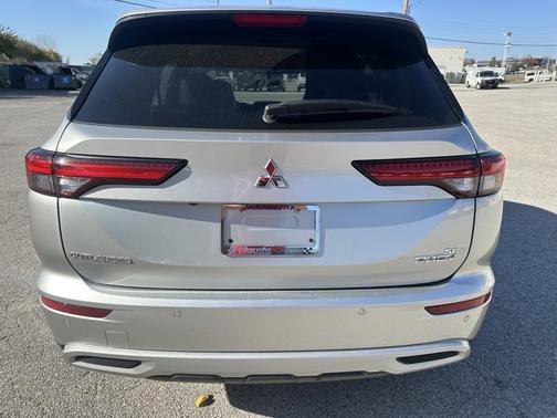 2023 Mitsubishi Outlander PHEV SE