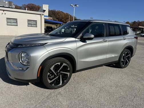 2023 Mitsubishi Outlander PHEV SE