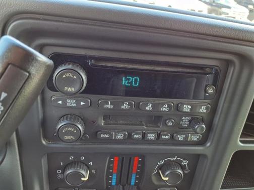 2004 Chevrolet Tahoe LS