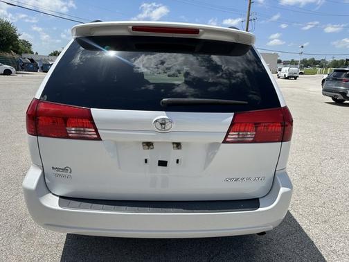 2004 Toyota Sienna XLE