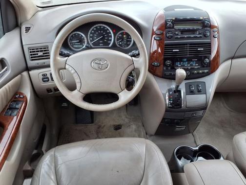 2004 Toyota Sienna XLE