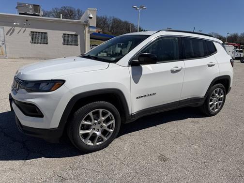 Bright White Clearcoat 2022 Jeep Compass Latitude Lux