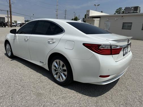 2013 Lexus ES 300h Base