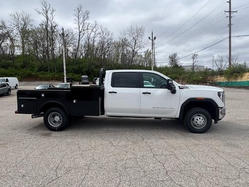 2025 GMC Sierra 3500 Pro