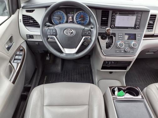 Predawn Gray Mica 2018 Toyota Sienna XLE