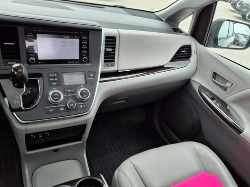 Predawn Gray Mica 2018 Toyota Sienna XLE