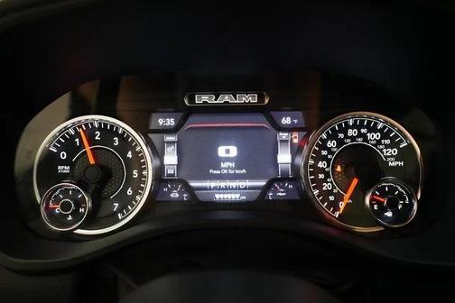 2022 RAM 1500 Big Horn Quad Cab 4x4 64' Box
