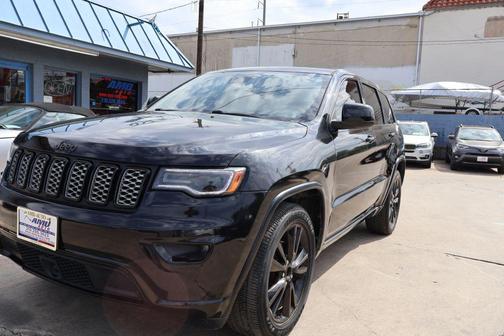 Diamond Black Crystal Pearlcoat 2020 Jeep Grand Cherokee Altitude