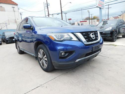 2017 Nissan Pathfinder SV