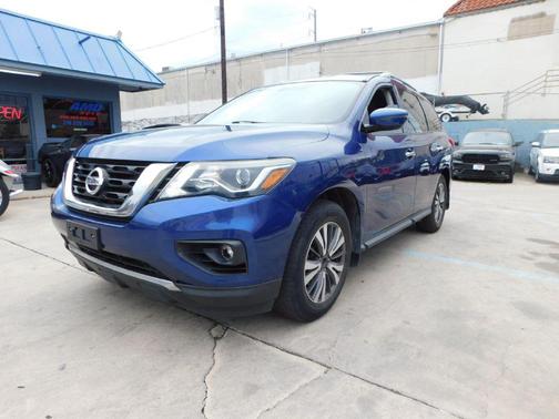 2017 Nissan Pathfinder SV
